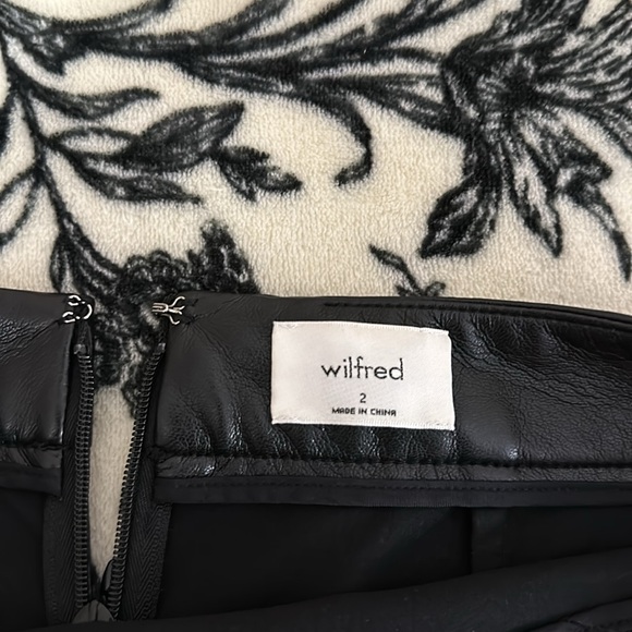 Wilfred Patio Vegan Leather Mini Skirt. - Picture 4 of 8